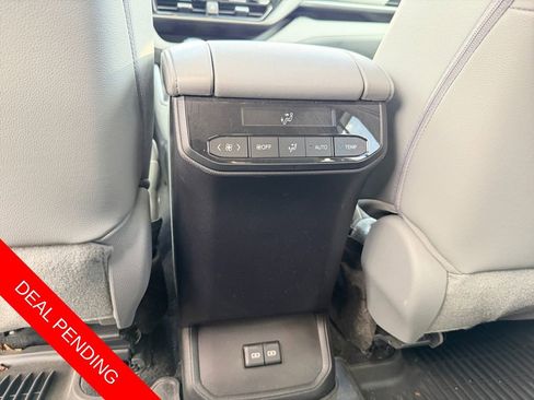 Used 2023 Toyota Highlander XLE image 31