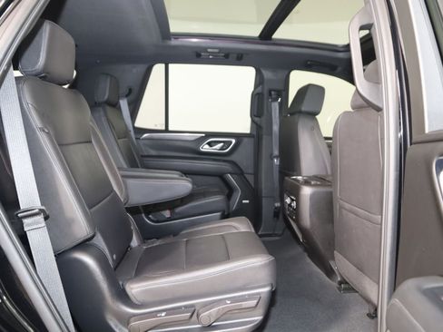 Used 2023 Chevrolet Tahoe Z71 w/ Luxury Package AWD/4WD image 15