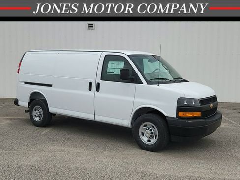 New 2026 Chevrolet Express 3500 RWD image 1
