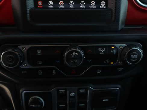 Used 2018 Jeep Wrangler Unlimited Rubicon w/ LED Lighting Group AWD/4WD image 35