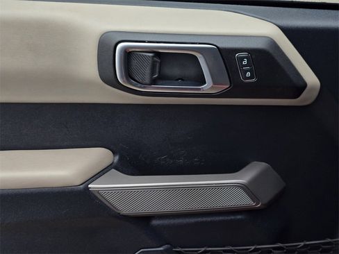 Used 2022 Ford Bronco Wildtrak image 14