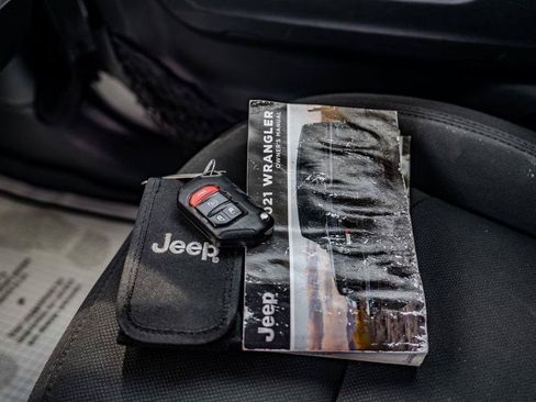 Used 2021 Jeep Wrangler Unlimited Sport AWD/4WD image 31