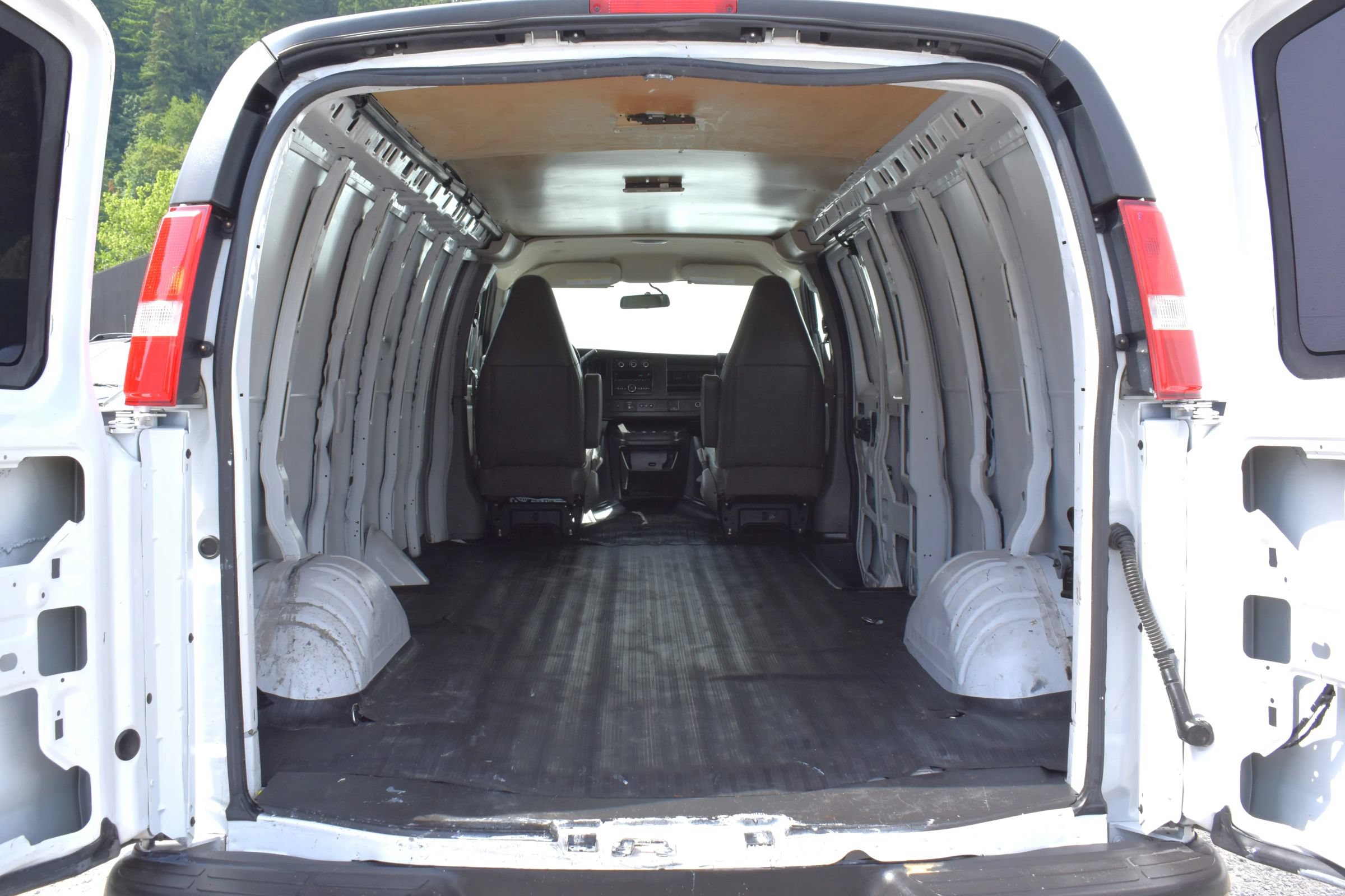Used 2021 Chevrolet Express 2500 Extended w/ Driver Convenience Package RWD image 41