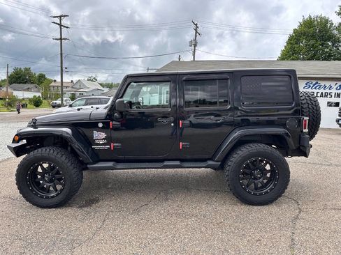 Used 2013 Jeep Wrangler Unlimited Sahara w/ Dual Top Group AWD/4WD image 7