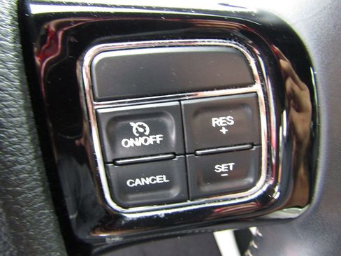 Used 2018 Dodge Grand Caravan SXT w/ Rear Park Assist Package image 8