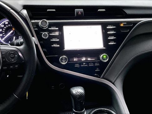 Used 2018 Toyota Camry SE image 6