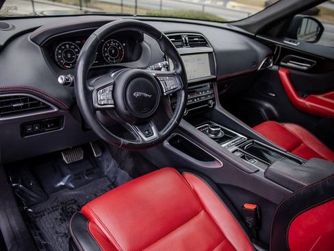 Used 2020 Jaguar F-PACE R-Sport image 4