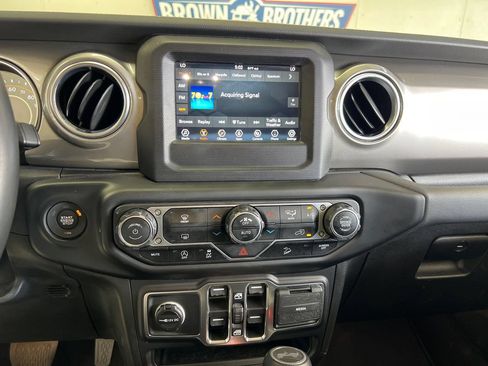 Used 2021 Jeep Wrangler Unlimited Sahara AWD/4WD image 13