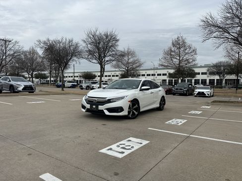 Used 2016 Honda Civic Touring image 3