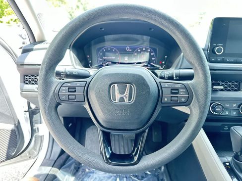 Used 2023 Honda Accord EX image 19