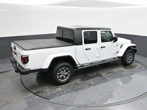 Used 2024 Jeep Gladiator Sport AWD/4WD image 29
