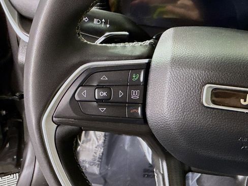 Used 2023 Jeep Grand Cherokee L Laredo image 23