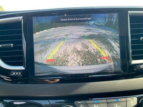 Used 2024 Chrysler Pacifica Touring-L image 33