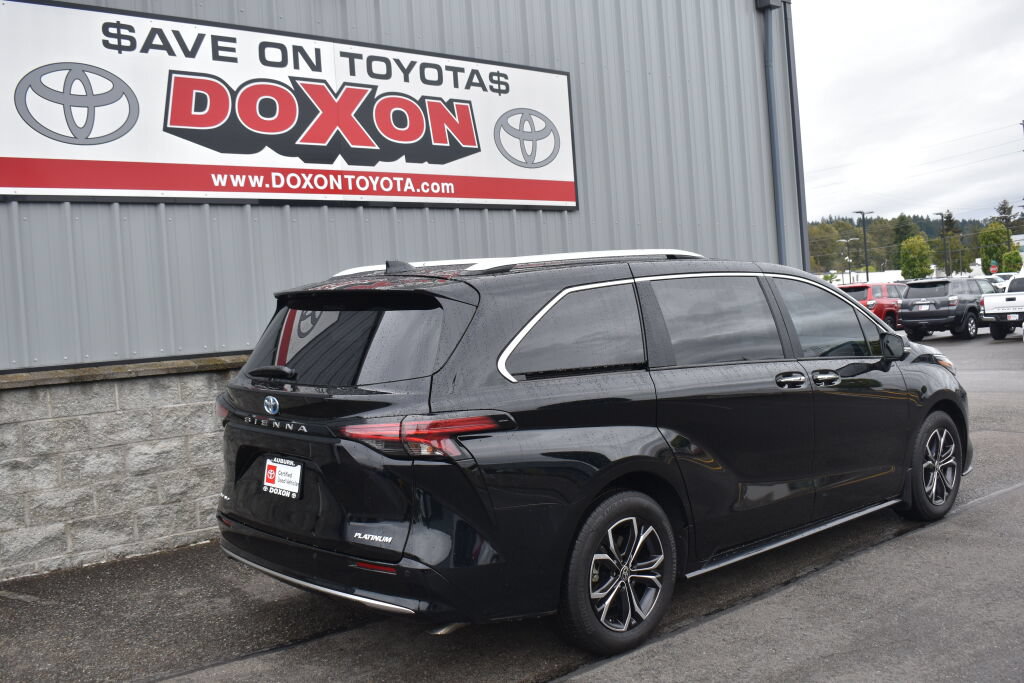 Certified 2025 Toyota Sienna Platinum AWD/4WD image 5