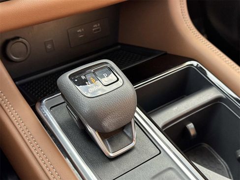 Used 2024 Nissan Pathfinder Platinum w/ Cargo Package image 26