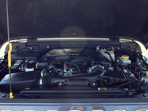 Used 2021 Jeep Wrangler Unlimited Sahara image 33