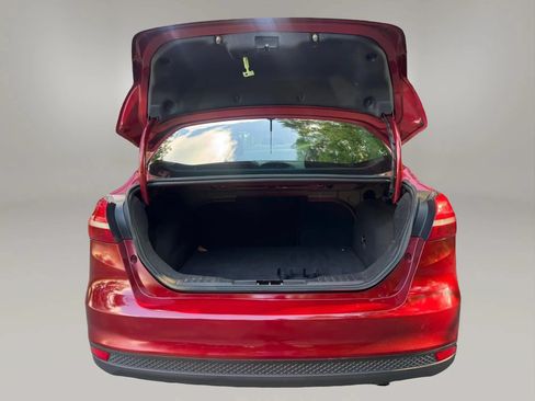 Used 2017 Ford Focus SE FWD image 18