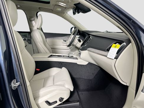 New 2025 Volvo XC90 B6 Ultra w/ Lounge Package image 17