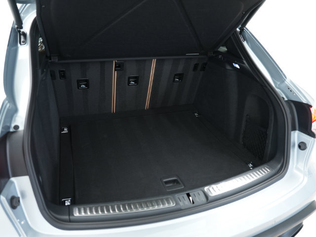 Certified 2026 Porsche Macan AWD/4WD image 36