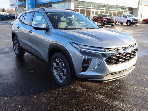 New 2026 Chevrolet Trax LT image 2