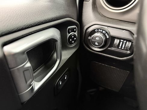 Used 2021 Jeep Gladiator Sport AWD/4WD image 14