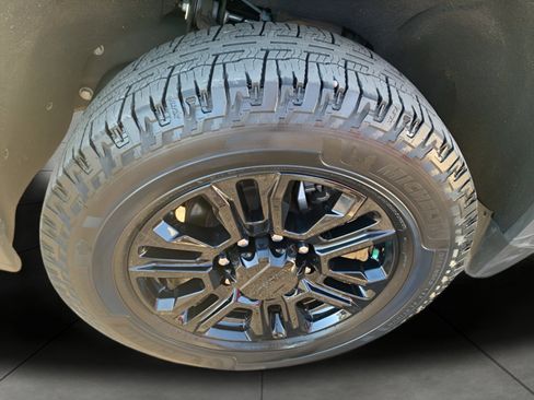 Used 2021 GMC Sierra 3500 Denali w/ Denali Black Diamond Edition image 28