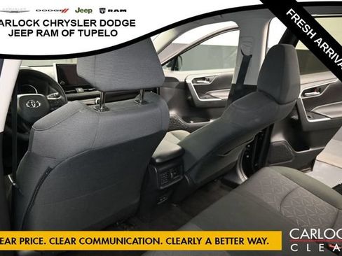 Used 2024 Toyota RAV4 XLE FWD image 27