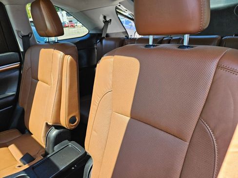 Used 2017 Toyota Highlander Limited Platinum AWD/4WD image 12