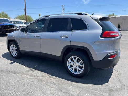 Used 2017 Jeep Cherokee Latitude FWD image 8