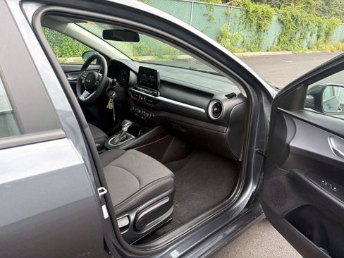 Certified 2023 Kia Forte LXS w/ LXS Technology Package FWD image 22