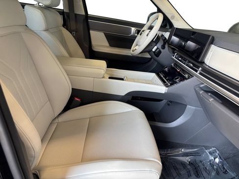 Used 2025 Hyundai Santa Fe SEL FWD image 16