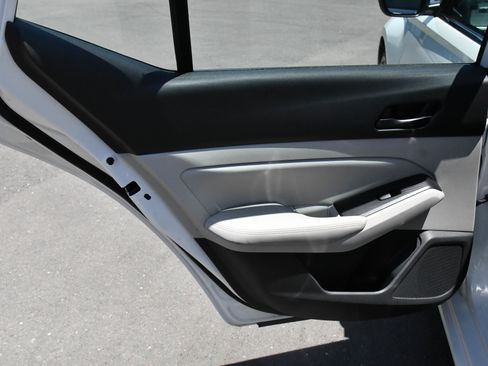 Used 2024 Nissan Altima 2.5 SV FWD image 31
