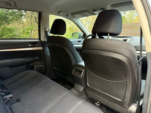 Used 2010 Subaru Outback 2.5i Premium image 23