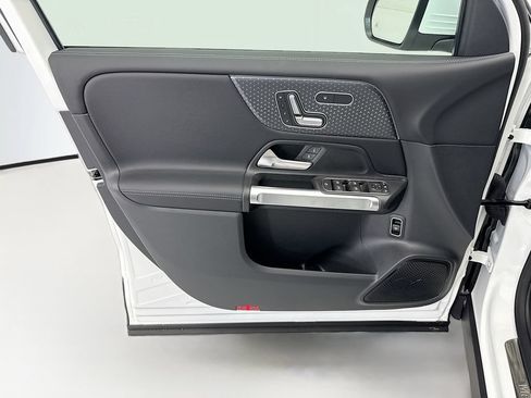Used 2026 Mercedes-Benz GLB 250 4MATIC image 22