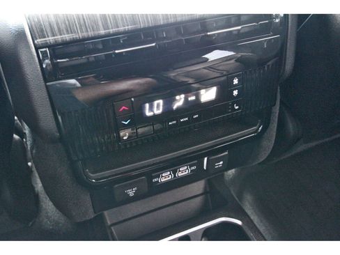 Used 2022 Jeep Wagoneer Series III w/ Premium Group I AWD/4WD image 15