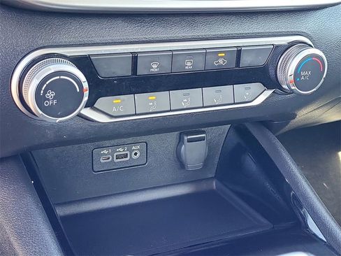 Used 2024 Nissan Altima 2.5 SV image 25