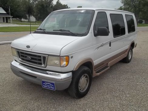 Used 2001 Ford E-150 and Econoline 150 image 3