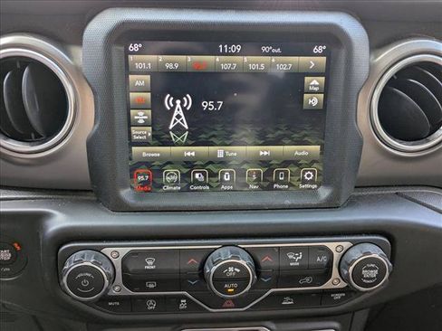 Used 2020 Jeep Gladiator Rubicon AWD/4WD image 12