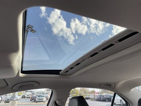 Used 2017 Volkswagen Jetta SE image 10