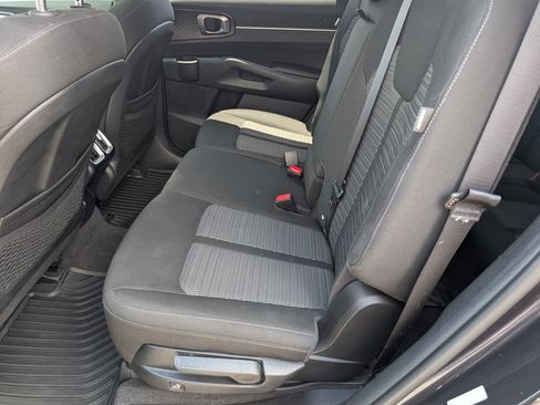 Used 2025 Kia Sorento LX FWD image 11