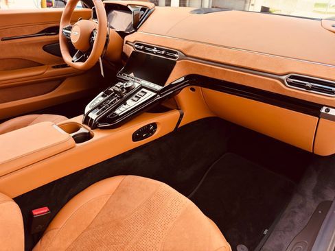 New 2025 Aston Martin V8 Vantage Coupe image 16