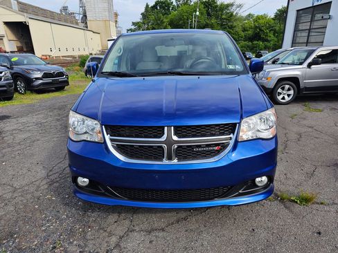 Used 2013 Dodge Grand Caravan Crew FWD image 3