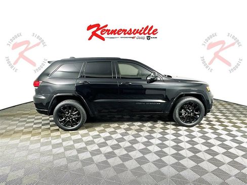 Used 2019 Jeep Grand Cherokee Altitude image 8