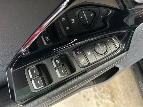 Used 2021 Kia Niro Touring image 23