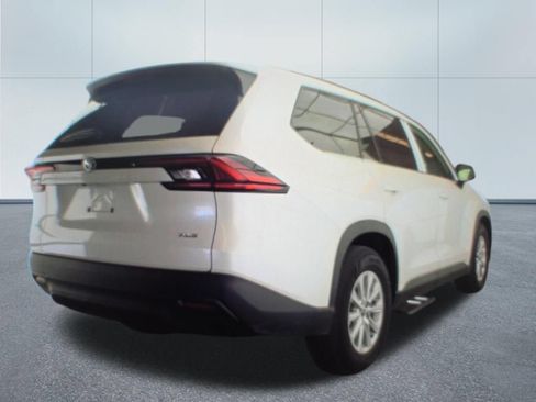 Used 2025 Toyota Grand Highlander AWD image 3