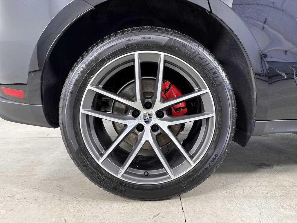 Certified 2024 Porsche Macan S AWD/4WD image 16