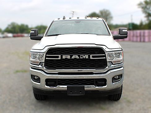Used 2024 RAM 2500 Tradesman w/ Chrome Appearance Group AWD/4WD image 4