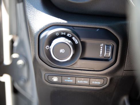 Used 2023 Jeep Wrangler Unlimited Sahara w/ Cold Weather Group AWD/4WD image 18