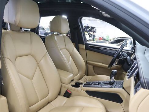 Used 2018 Porsche Macan S image 12