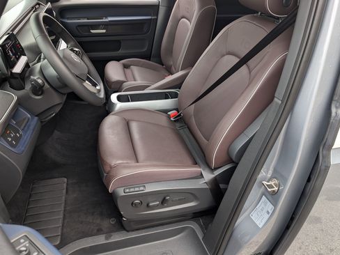 Used 2025 Volkswagen ID. Buzz Pro S Plus RWD image 17